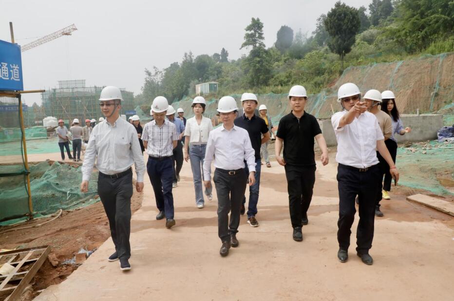 必发888集团“做大影响力”专责工作组调研聚峰谷项目