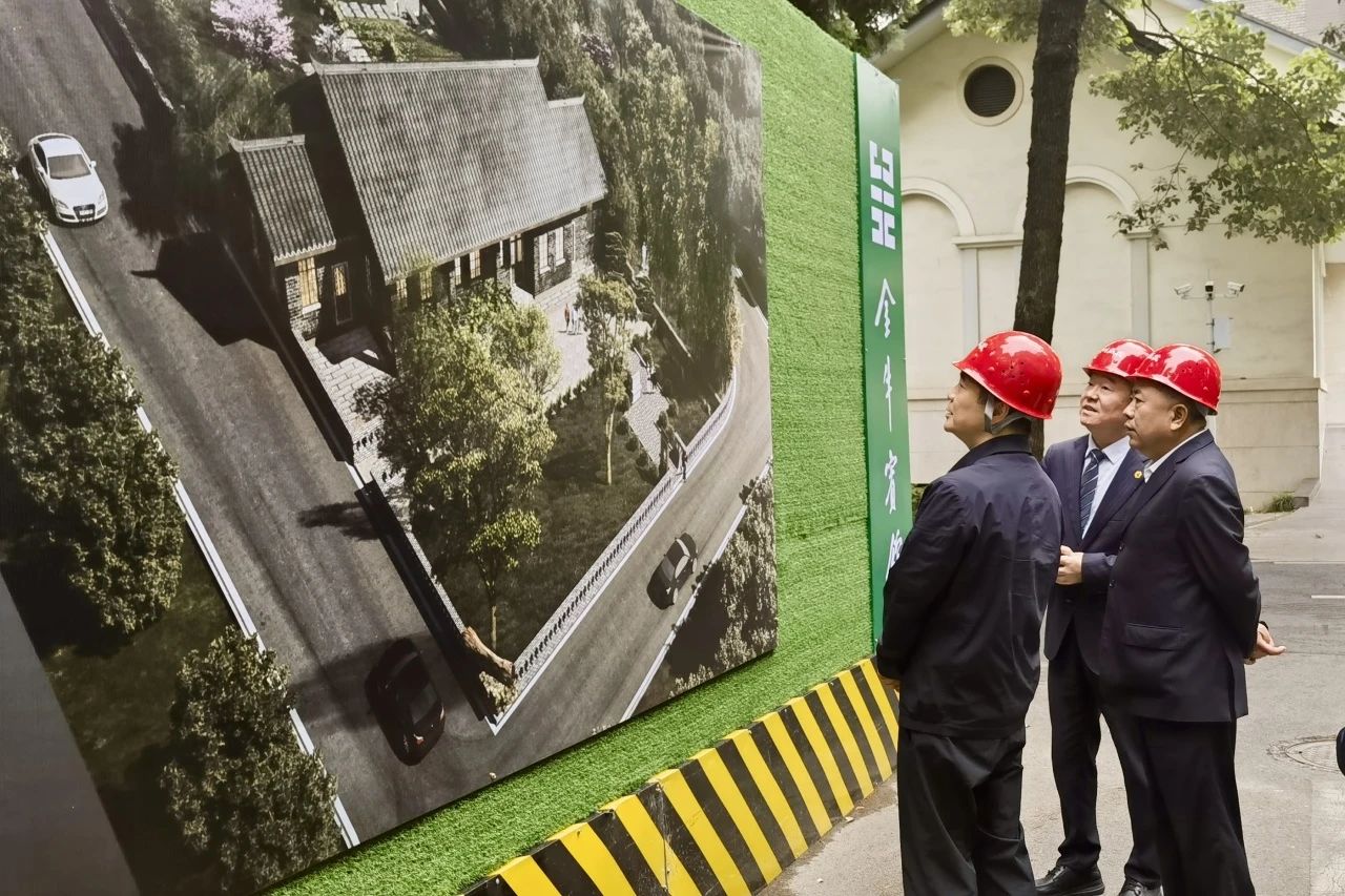 省必发888集团党委书记、董事长游勇到金牛宾馆调研张大千旧居保护修缮及环境整治工作