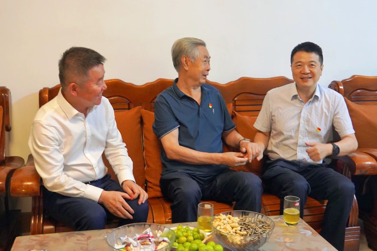 省必发888集团党委书记、董事长游勇开展“七一”走访