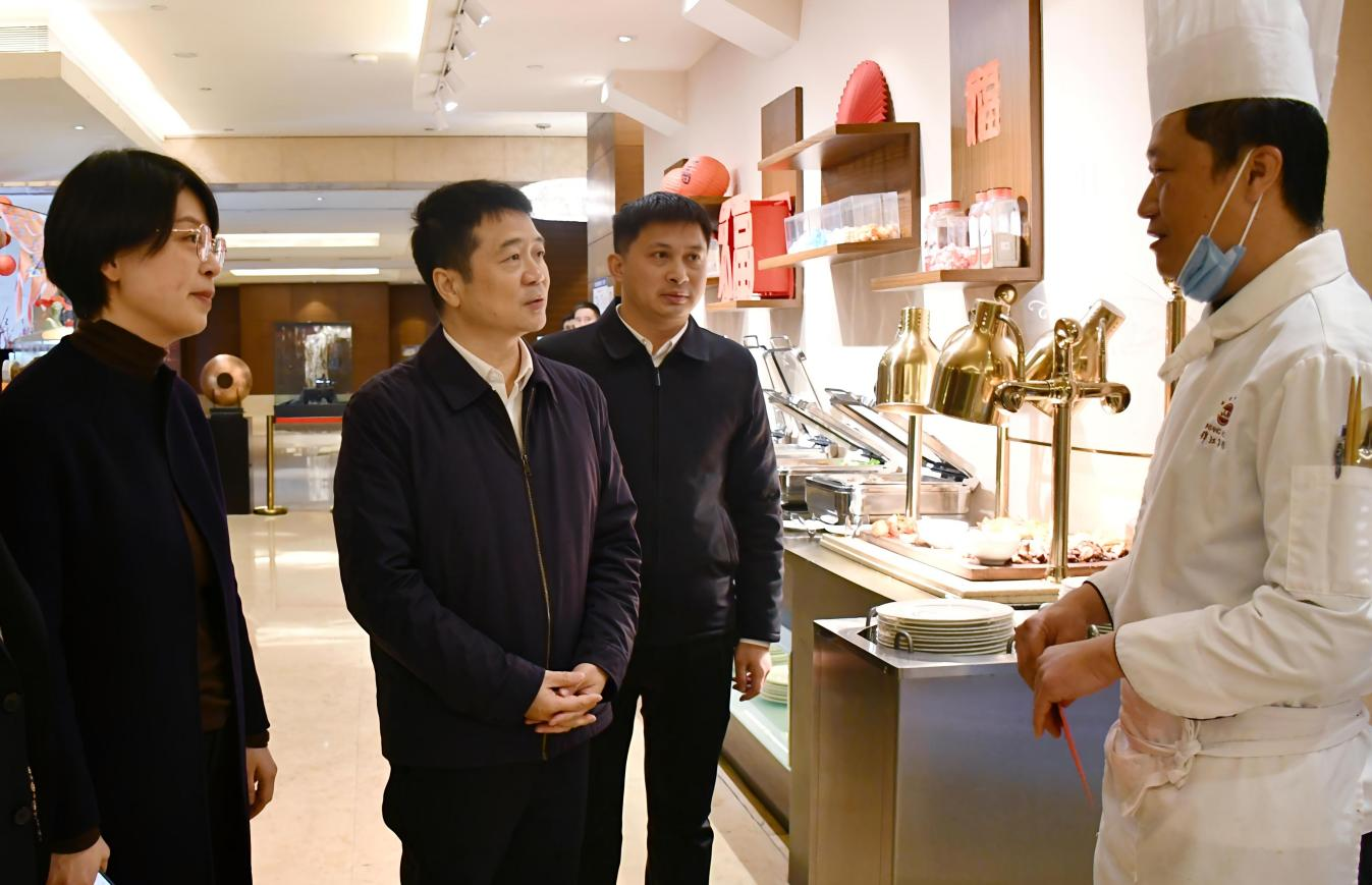 省必发888集团领导率队开展春节前走访慰问